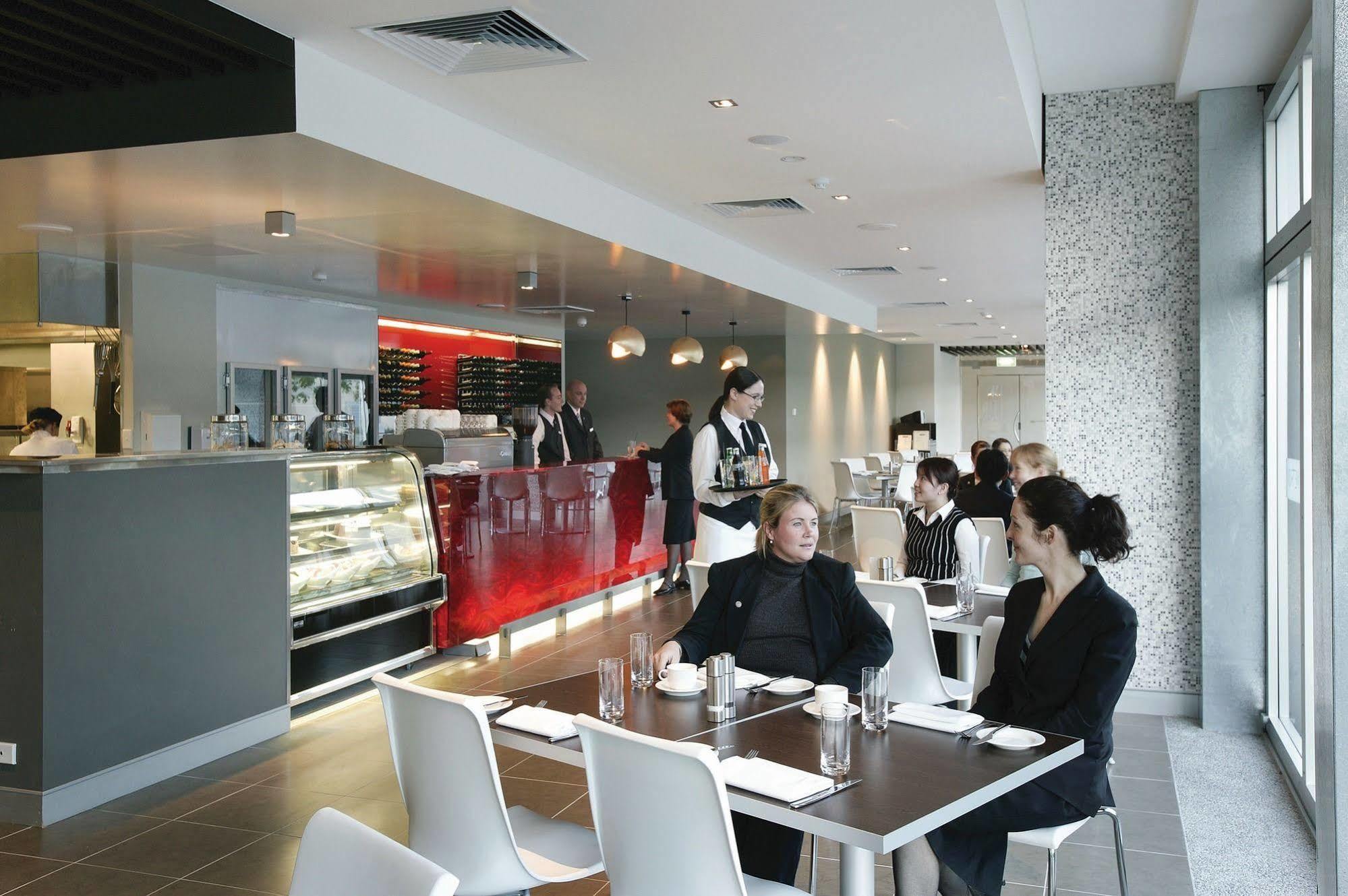 เอดินา อพาร์ตเมนท์ โฮเต็ล เพิร์ธ Aparthotel เพิร์ท ภายนอก รูปภาพ
